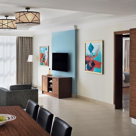 Marriott Executive Apartments الخبر المظهر الخارجي الصورة A typical suite at the Hilton London Heathrow