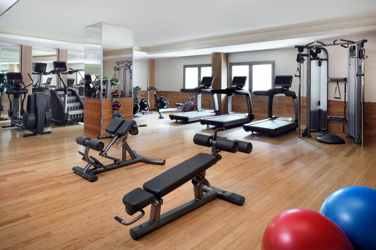 Marriott Executive Apartments الخبر المظهر الخارجي الصورة A gym at a hotel